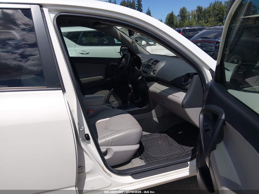 2011 TOYOTA RAV4 auction photo 5