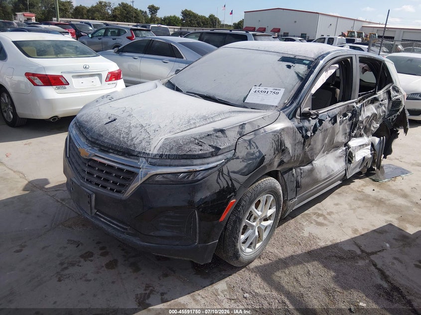 2022 Chevrolet Equinox, Left Side, IAAI, VIN 2GNAXHEV5N6136231 — photo 2