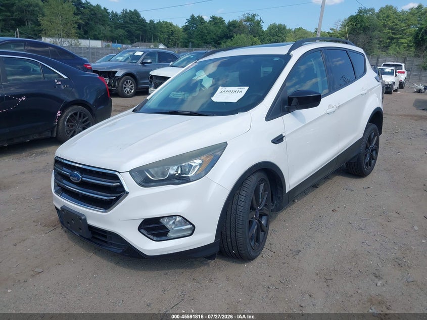 Vin: 1fmcu9gd5hua31100, lot: 46090193, ford escape se 20172