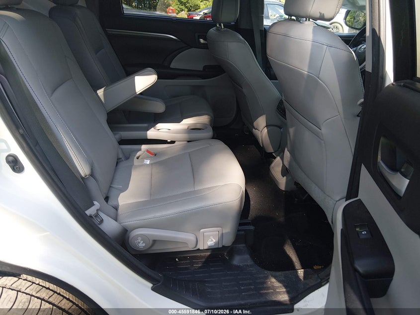 2018 TOYOTA HIGHLANDER auction photo 8