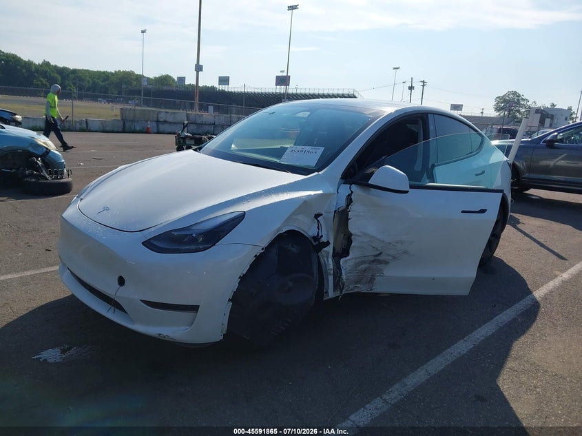 2025 Tesla Model Y, Left Side, IAAI, VIN 7SAYGDED8SF226134 — photo 2
