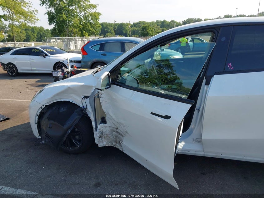 2025 TESLA MODEL Y auction photo 6