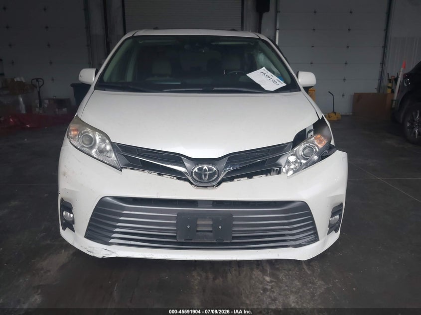TOYOTA SIENNA - zdjęcie 12