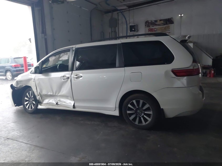 TOYOTA SIENNA - zdjęcie 14