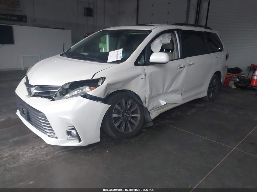 TOYOTA SIENNA - zdjęcie 2