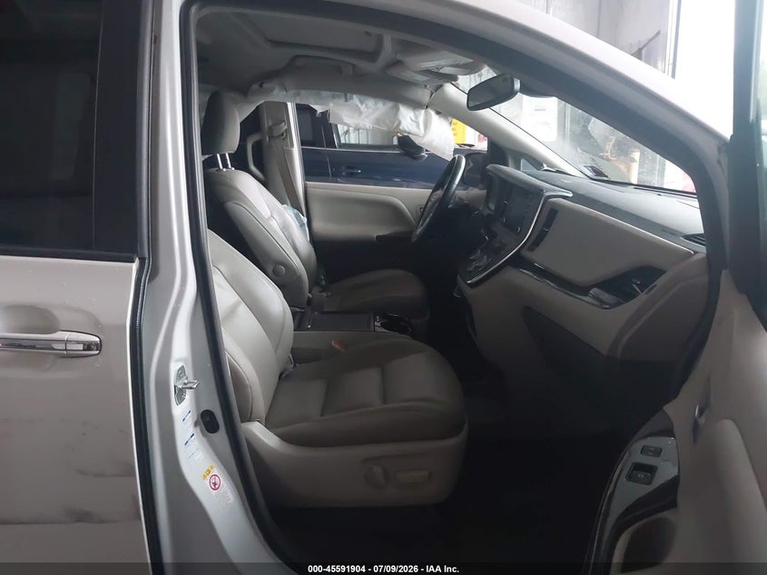 TOYOTA SIENNA - zdjęcie 5