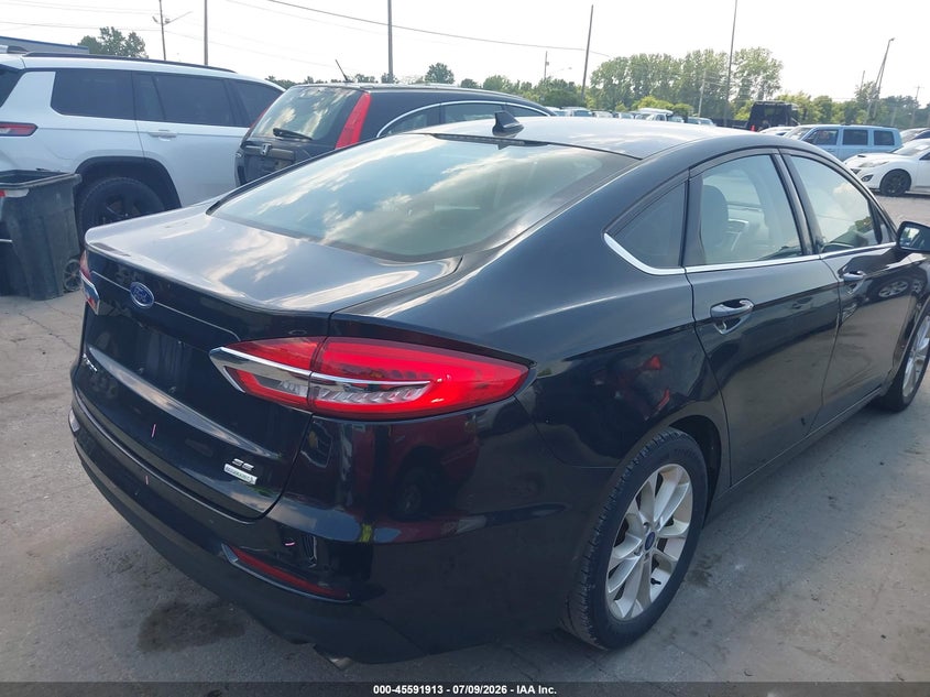 2019 FORD FUSION auction photo 4