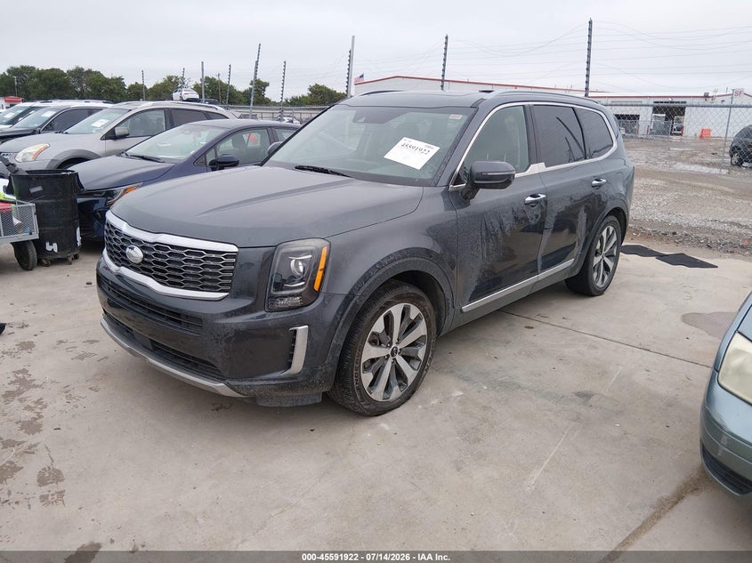 2020 Kia Telluride S, Left Side, IAAI, VIN 5XYP64HC3LG013732 — photo 2