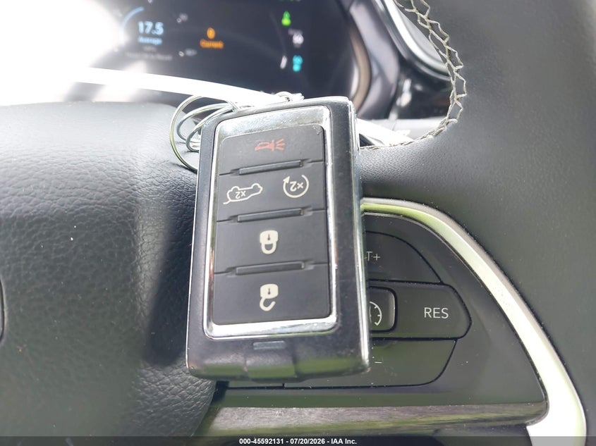JEEP GRAND CHEROKEE 4XE - zdjęcie 11