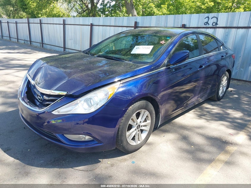 2013 Hyundai Sonata, Front & Rear, IAAI, VIN 5NPEB4AC5DH669308 — photo 2