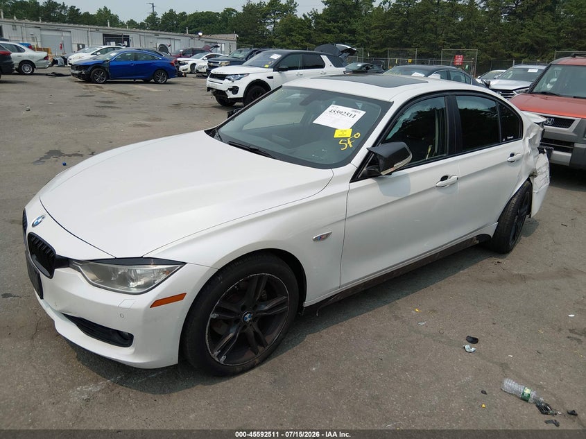 2015 BMW 3er, Left Rear, IAAI, VIN WBA3B3G52FNR88613 — photo 2