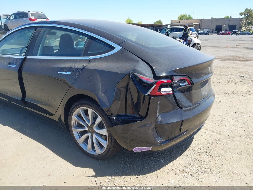 2018 TESLA MODEL 3 auction photo 6