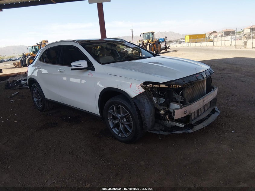 2015 MERCEDES-BENZ GLA 250 — zdjęcie z aukcji