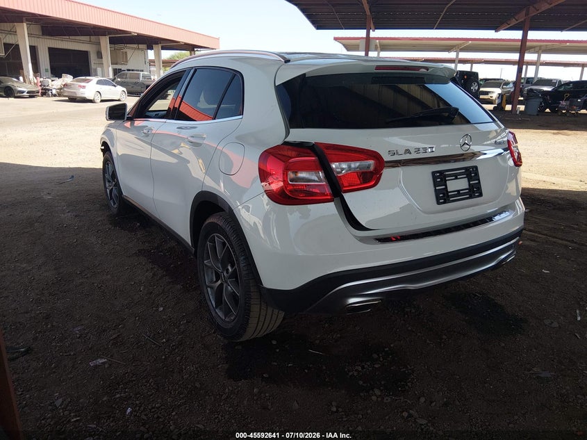 2015 MERCEDES-BENZ GLA 250 — zdjęcie 3