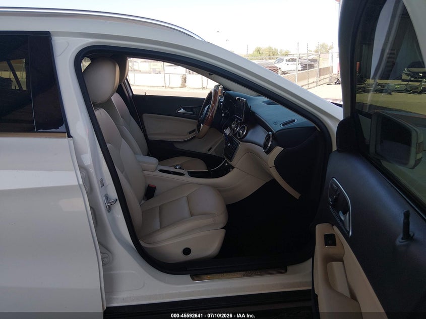 2015 MERCEDES-BENZ GLA 250 — zdjęcie 5