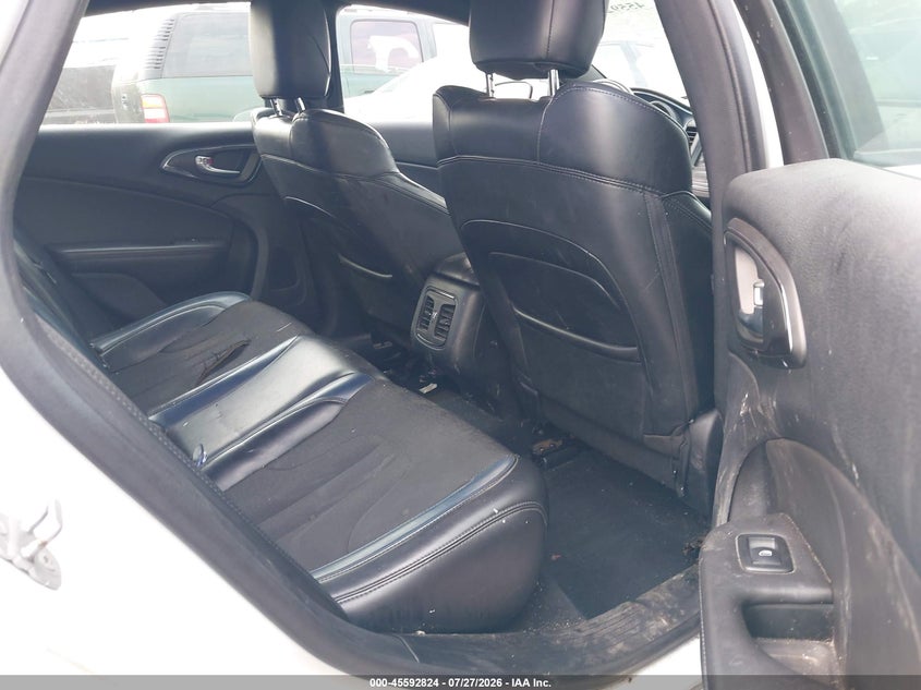 2015 CHRYSLER 200 auction photo 8