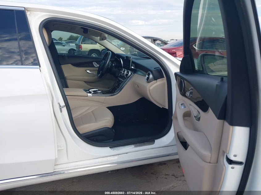 MERCEDES-BENZ C 300 2016 VIN 55SWF4KB3GU135174