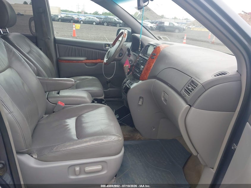AtlanticExpress - Toyota Sienna