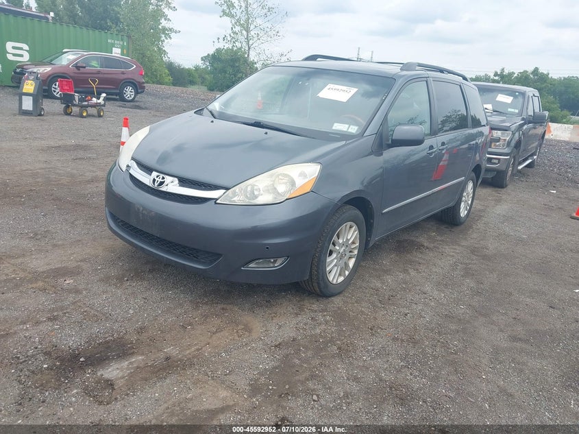 2010 TOYOTA SIENNA auction photo 2