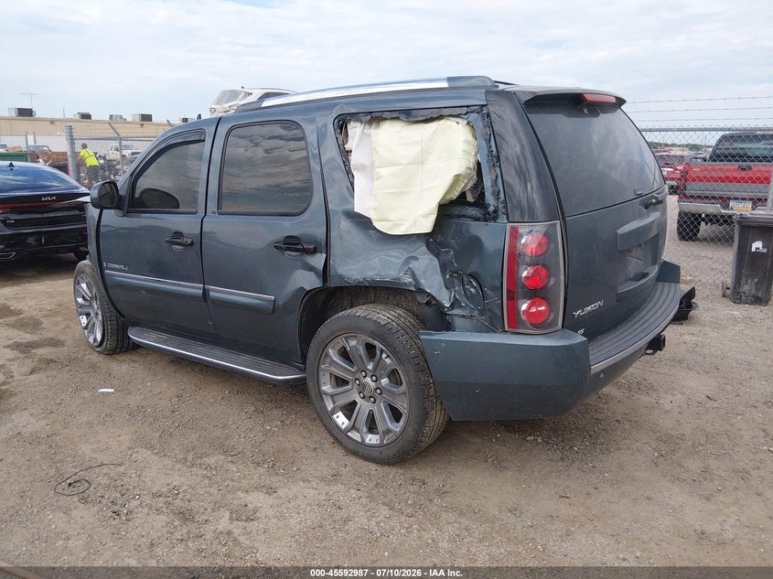 2007 GMC YUKON DENALI auction photo 3