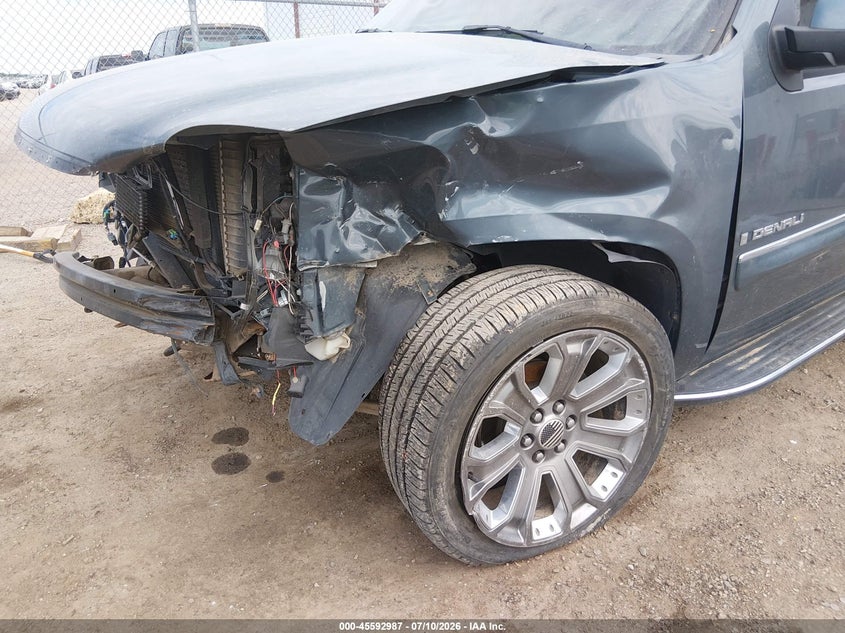 2007 GMC YUKON DENALI auction photo 6