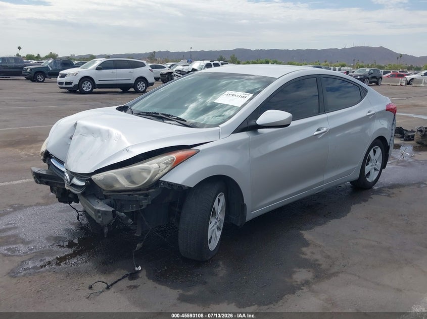 2013 HYUNDAI ELANTRA auction photo 2