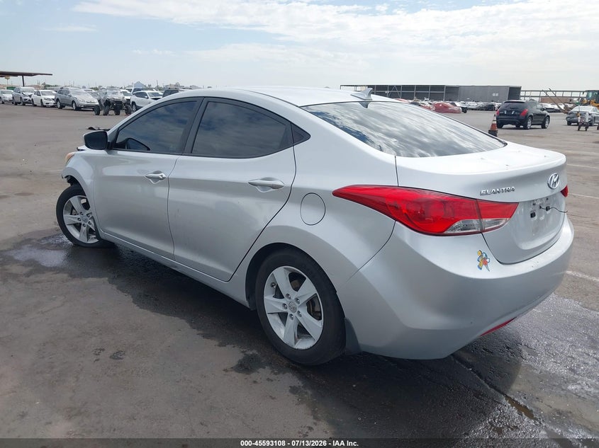 2013 HYUNDAI ELANTRA auction photo 3