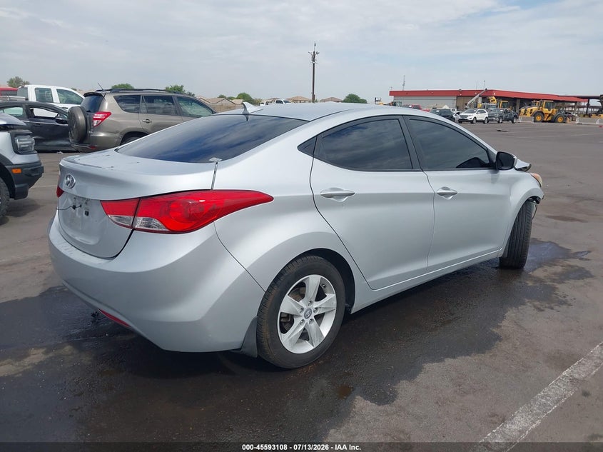 2013 HYUNDAI ELANTRA auction photo 4