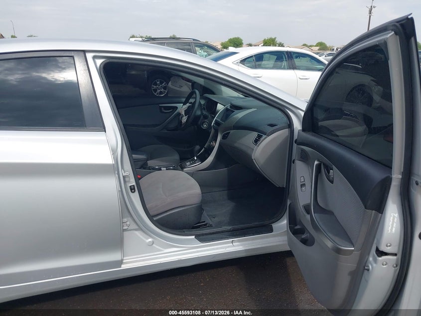 2013 HYUNDAI ELANTRA auction photo 5