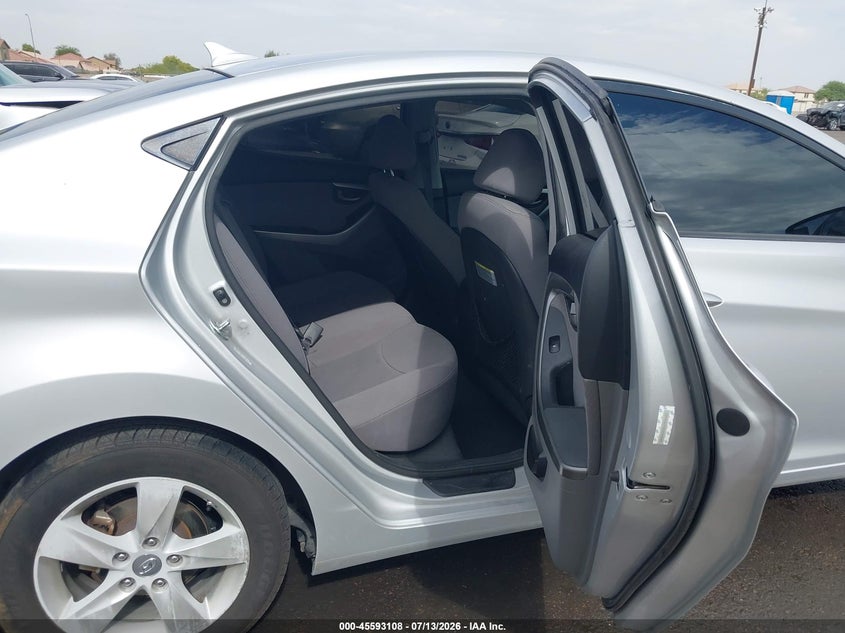 2013 HYUNDAI ELANTRA auction photo 8