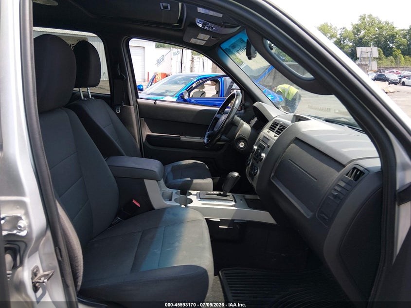 2010 FORD ESCAPE auction photo 5