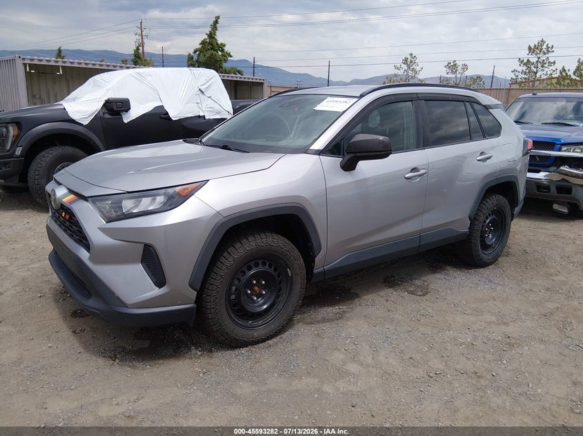 2020 Toyota RAV 4, Right Front, IAAI, VIN 2T3F1RFV3LC083276 — photo 2