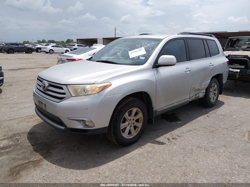 2013 Toyota Highlander, Left Side, IAAI, VIN 5TDZA3EH1DS036903 — photo 2