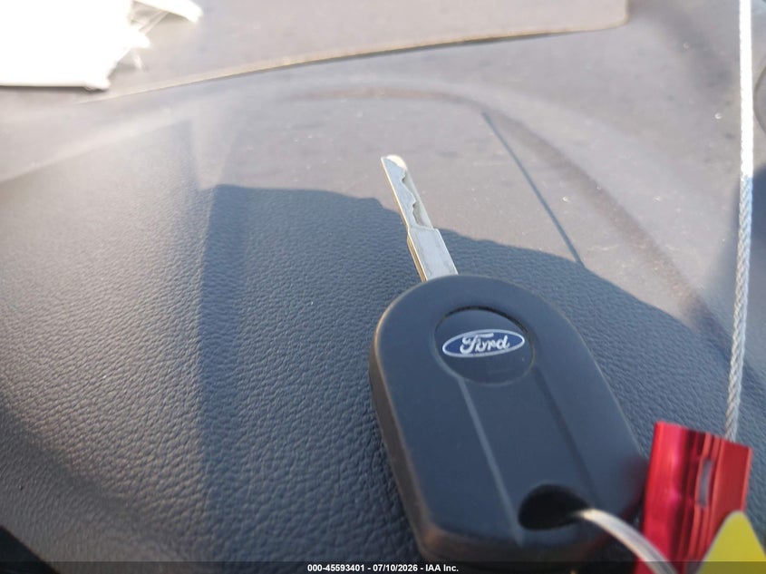VIN 1FMCU9GD7HUC32285 2017 FORD ESCAPE SE