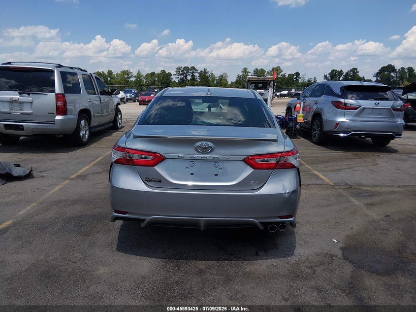 TOYOTA CAMRY - zdjęcie 16