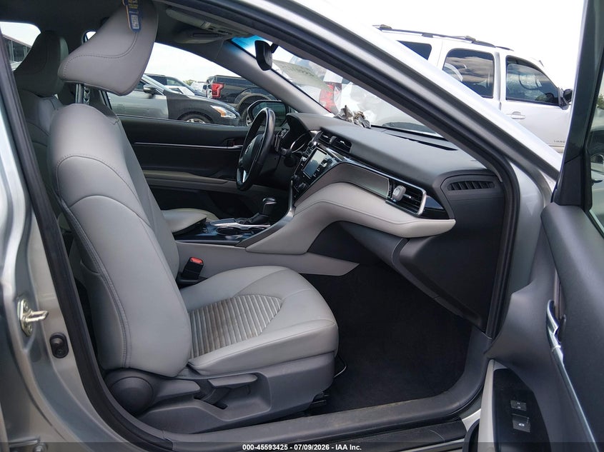 TOYOTA CAMRY - zdjęcie 5