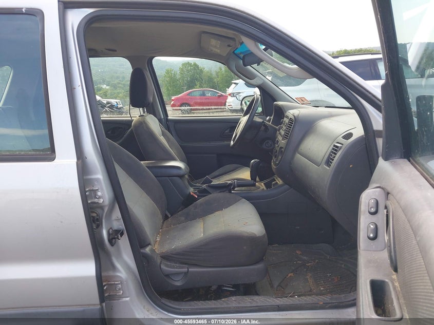 2005 FORD ESCAPE auction photo 5