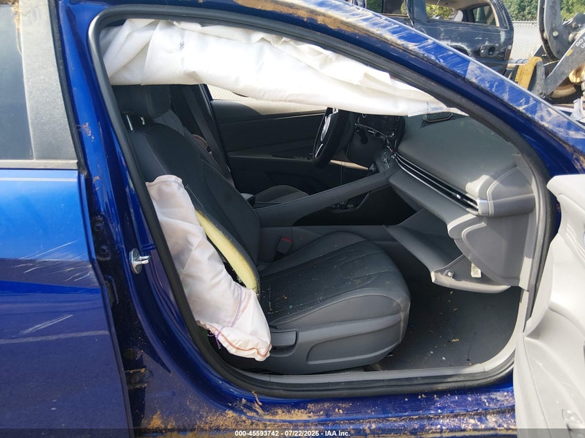 2023 HYUNDAI ELANTRA auction photo 5