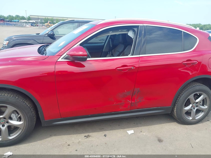 2021 Alfa Romeo Stelvio - view 6