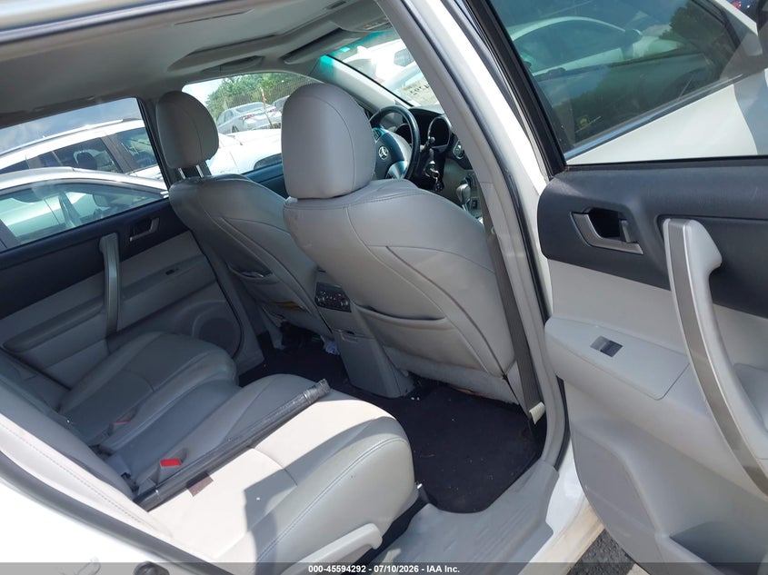2012 TOYOTA HIGHLANDER auction photo 8