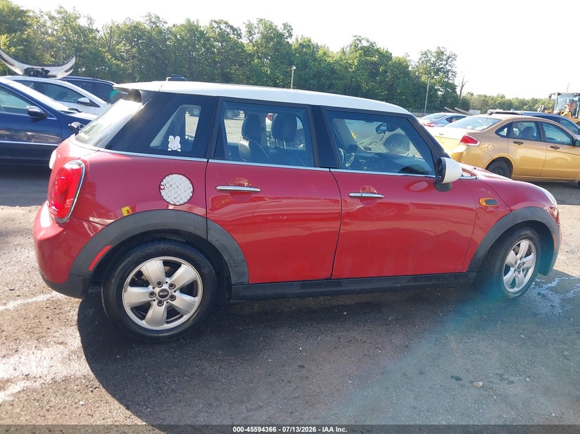 2015 Mini Hardtop Cooper VIN: WMWXS5C53FT827461 Lot: 45594366