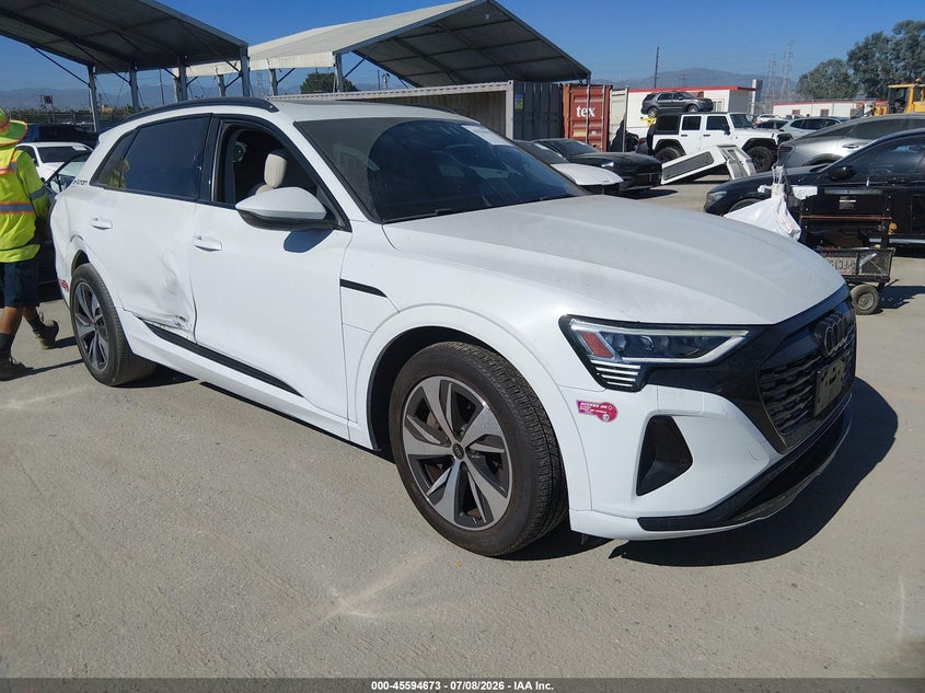 Vin: wa14aage8rb019350, lot: 46093050, audi q8 e-tron premium quattro 2024 img_1