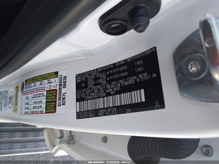 2016 Toyota Sequoia Platinum 5.7L V8 VIN: 5TDDW5G16GS135938 Lot: 45594881
