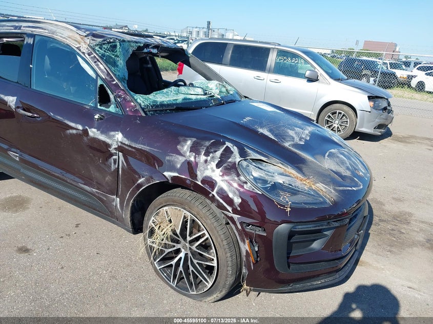 2024 Porsche Macan T VIN: WP1AA2A53RLB19016 Lot: 45595100