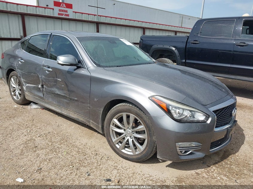 2015 Infiniti Q70