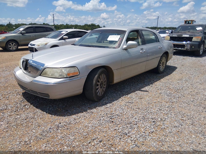 2004 LINCOLN TOWN CAR auction photo 2