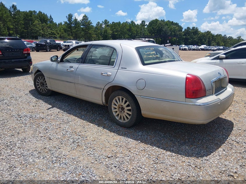 2004 LINCOLN TOWN CAR auction photo 3