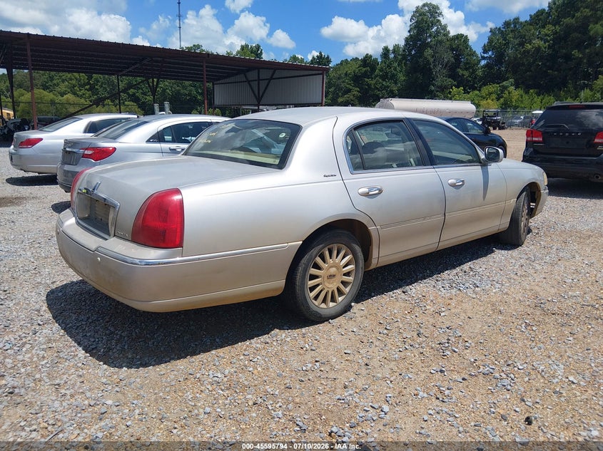 2004 LINCOLN TOWN CAR auction photo 4