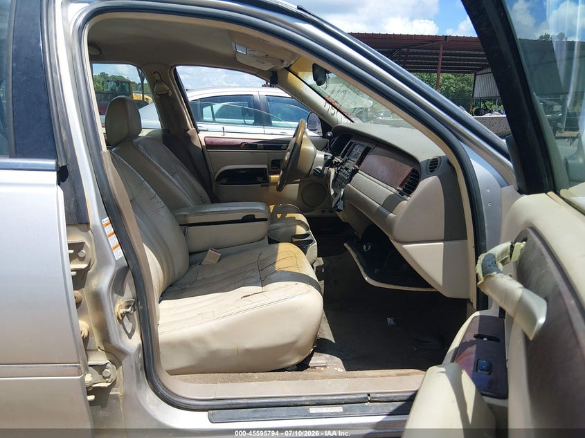 2004 LINCOLN TOWN CAR auction photo 5