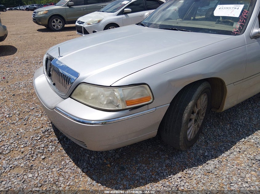 2004 LINCOLN TOWN CAR auction photo 6